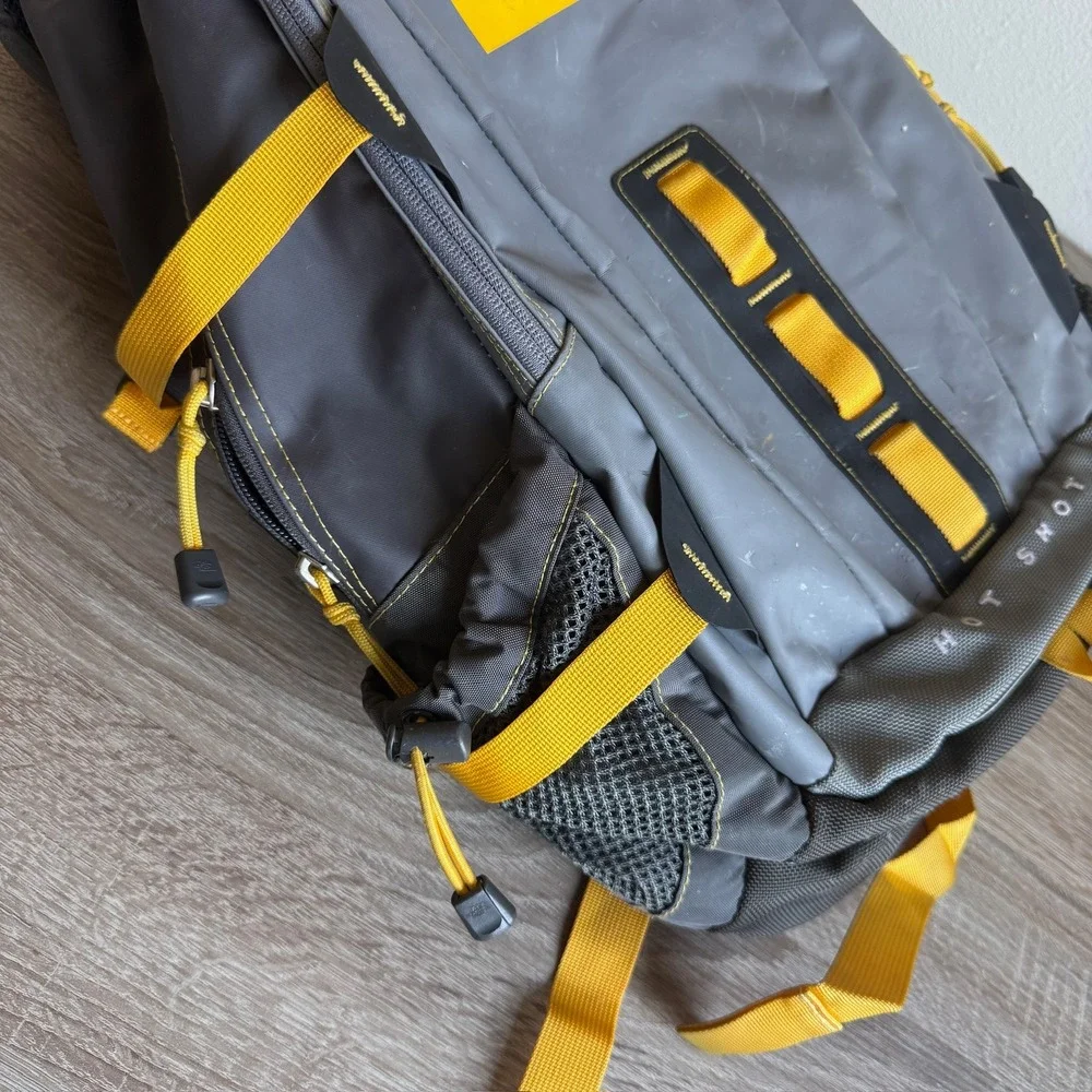 The North Face Hot Shot Backpack Grey Yellow Hiking Daypack T196 T596 RN61661